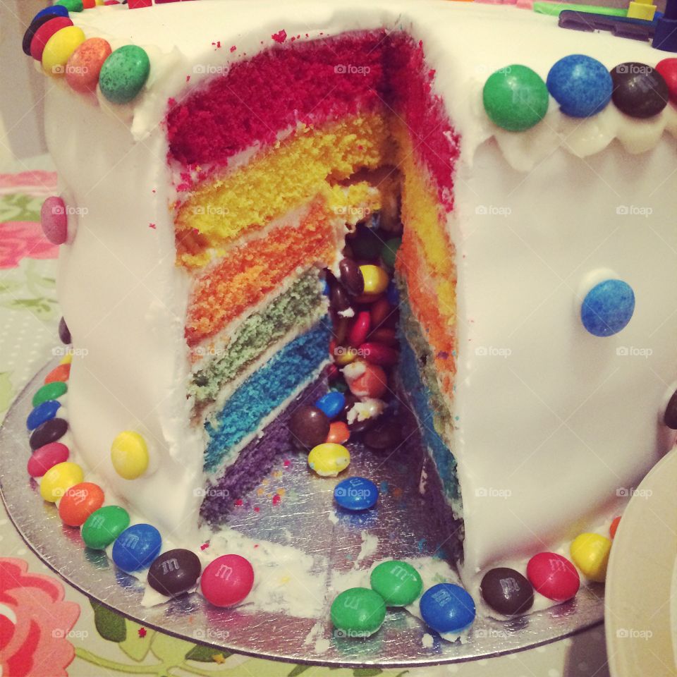 Rainbow cake filled with sweeties