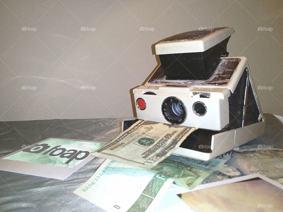 Polaroid money maker