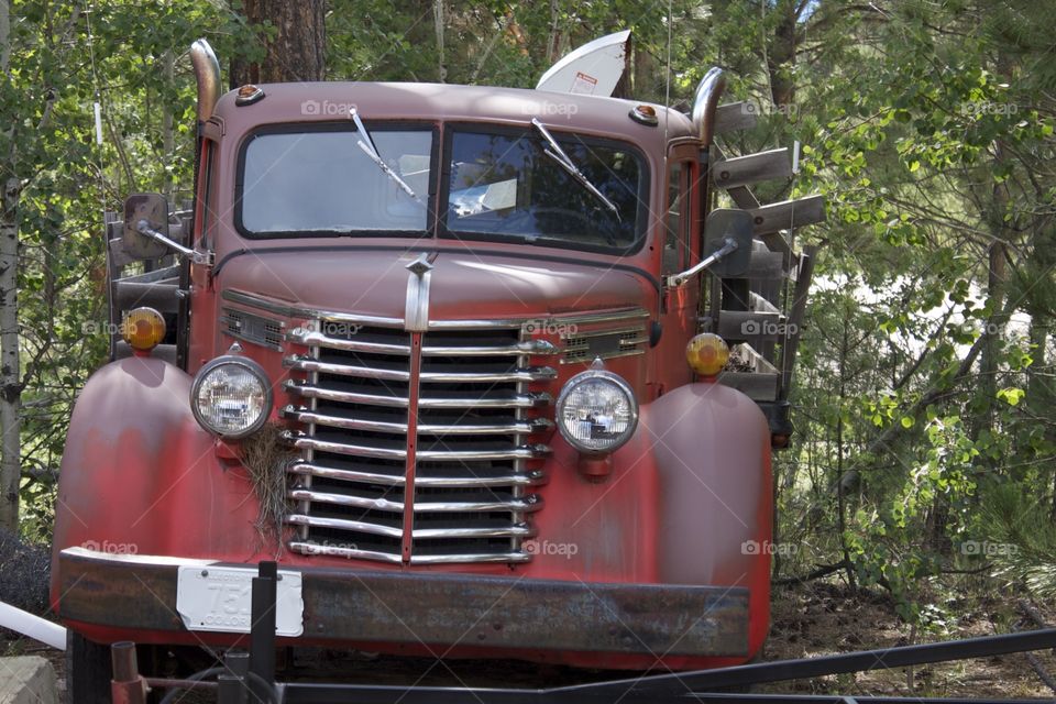 Rusted ole red truck 