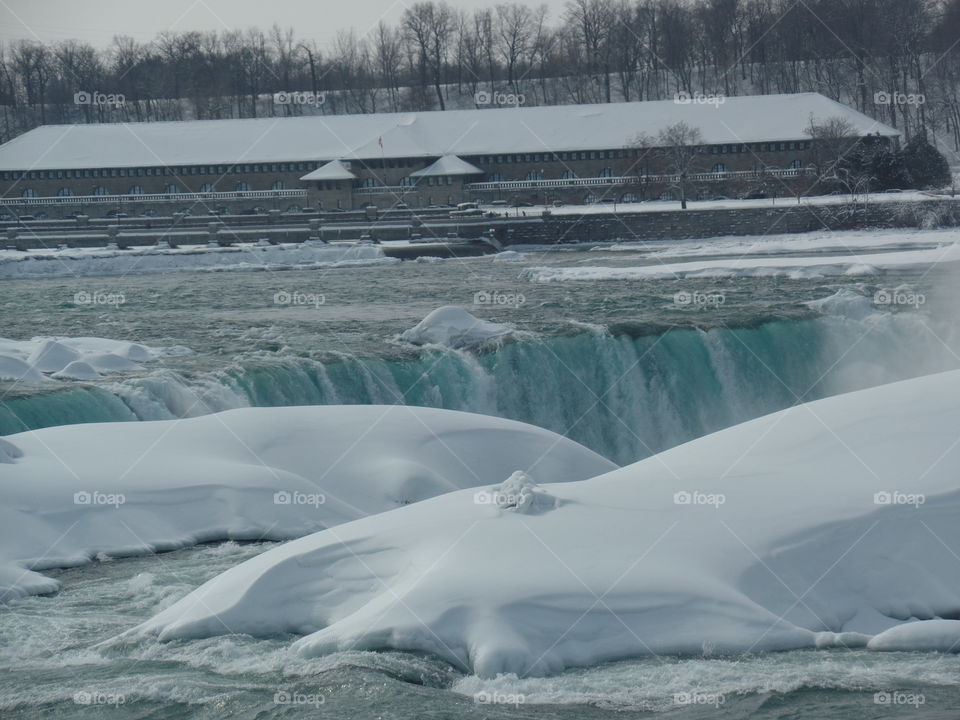 frozen niagara falls