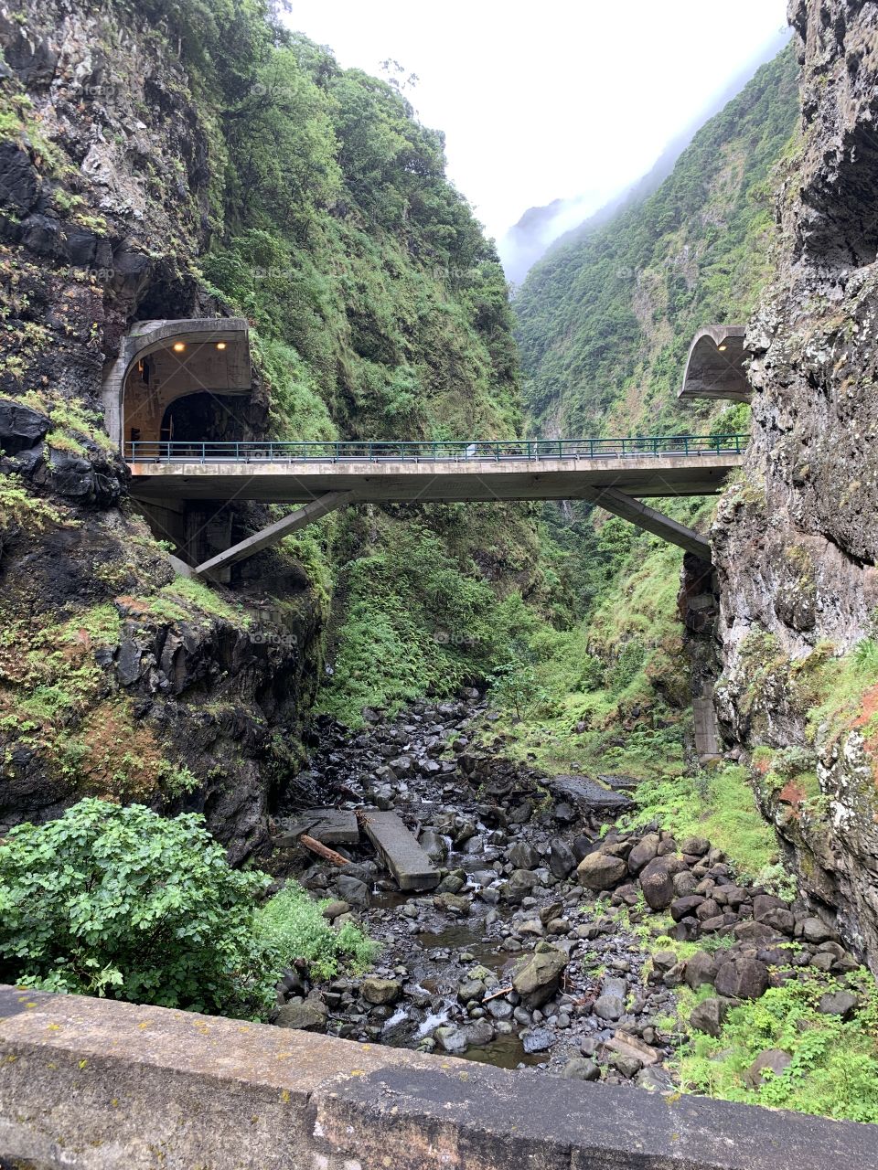 Between two mountains