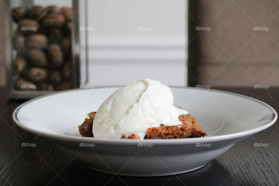 Peach cobbler a la mode