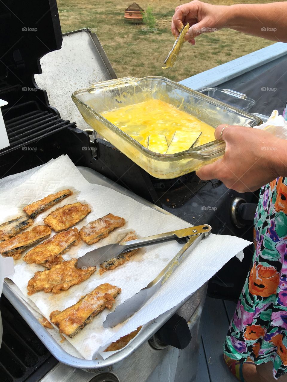 Frying eggplant and zucchini 