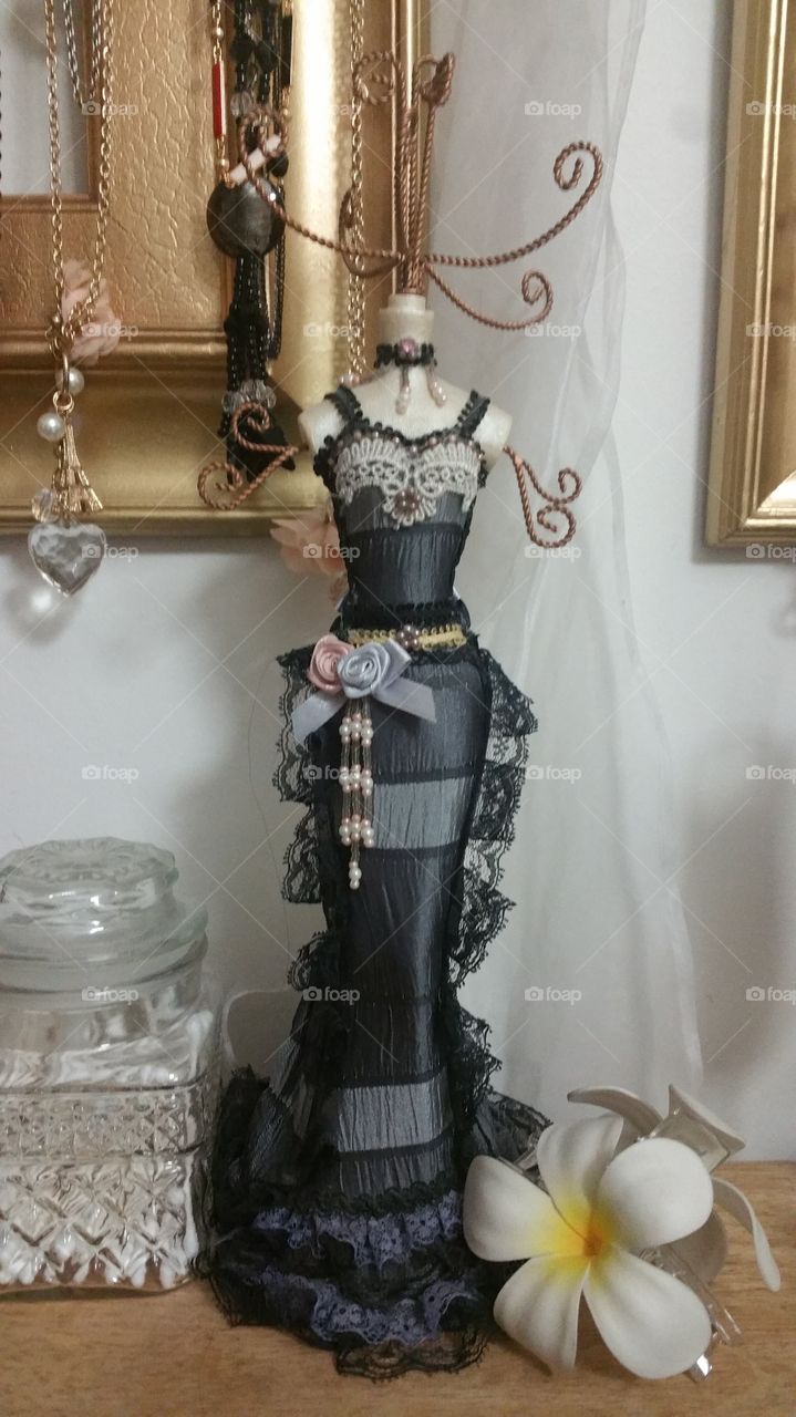 jewelry stand / headless Victorian female body barbie doll size