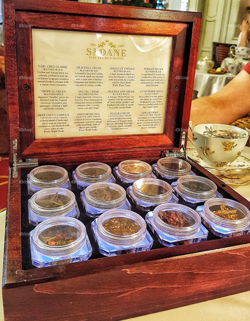 Sloane tea assortment display
