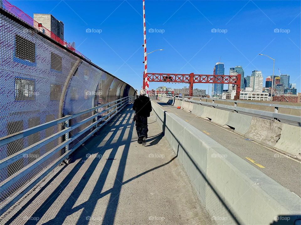 This is the pedestrian lane of the „Pulaski Bridge“ at „Newtown Creek“ that connects „Greenpoint“, Brooklyn and LIC, Queens which is the direction in we are currently facing. 2024. Hypnotic Productions