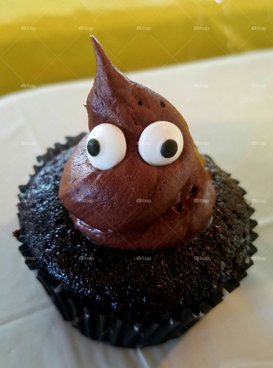 poop emoji cupcake