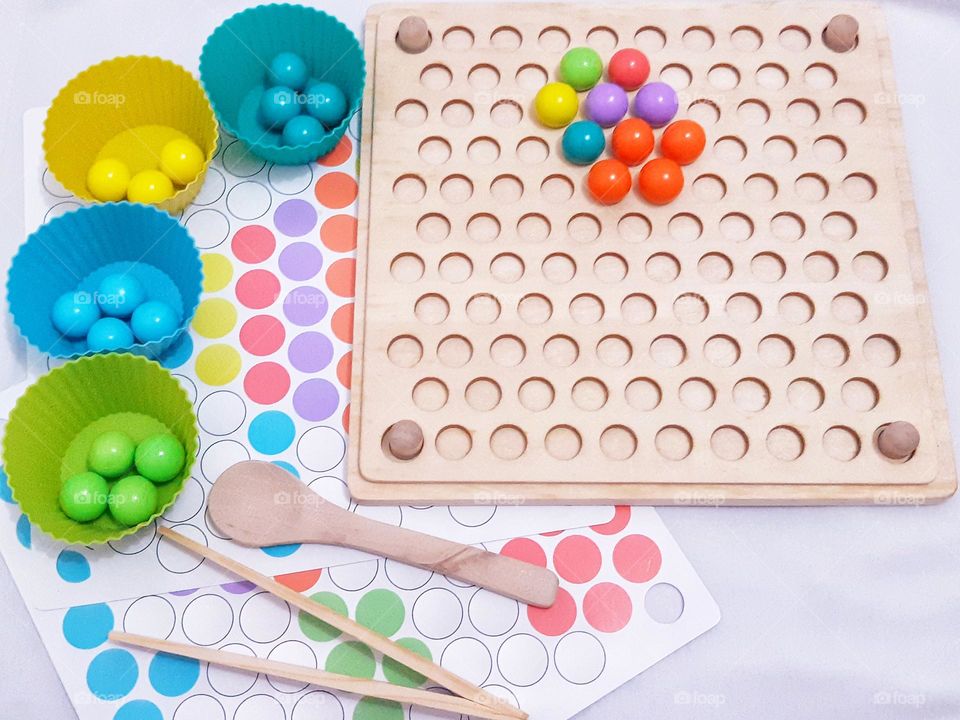 The colourful of bead holder game for kids. Made from wooden with the bright colour