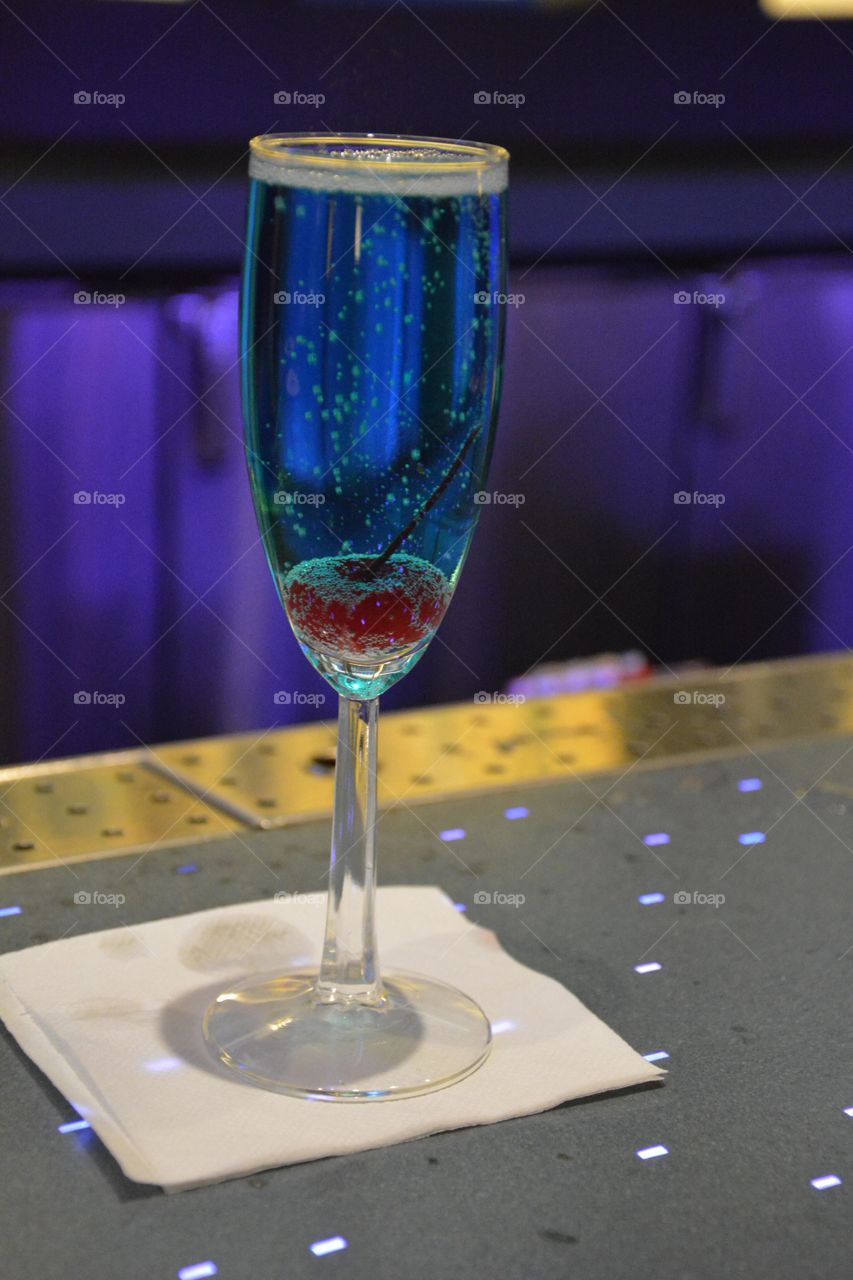 tall blue bubbly coctail