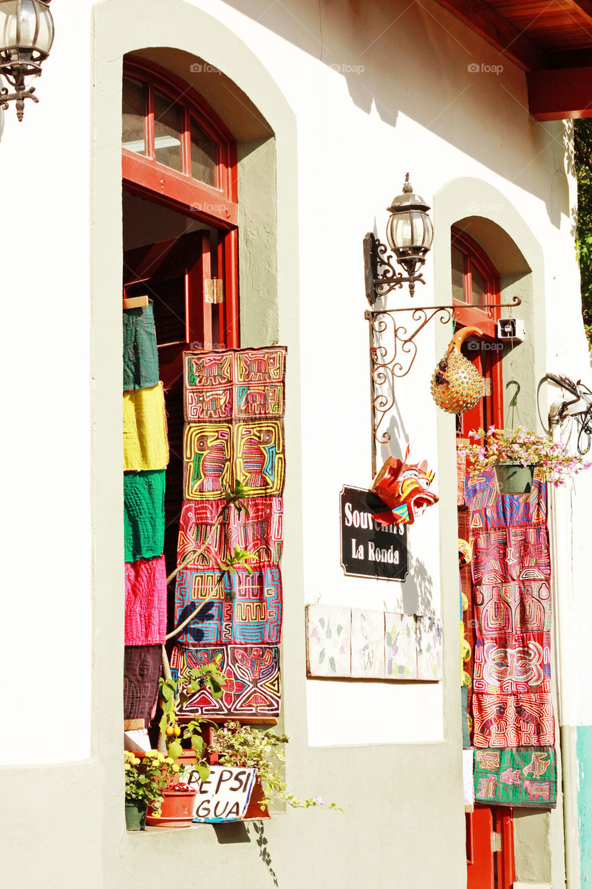 mola design in native kuna style