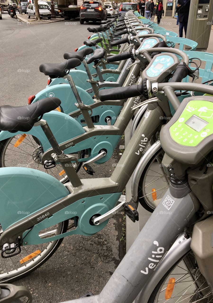 Bicycles waiting for users 