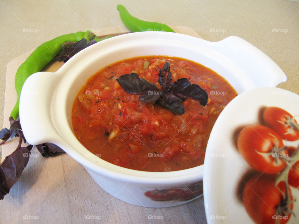 Italian marinara sauce with fresh basil and hot pepper