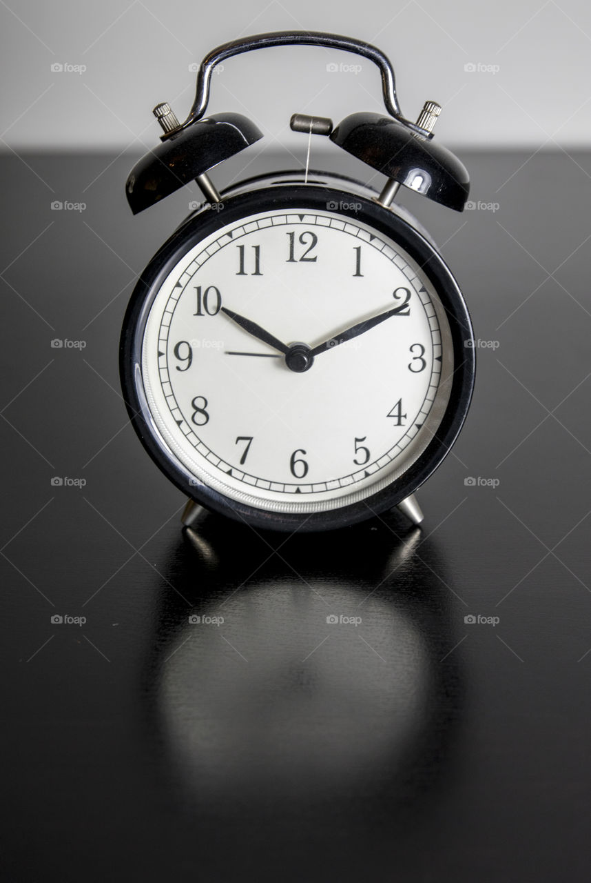 Analog alarm clock 