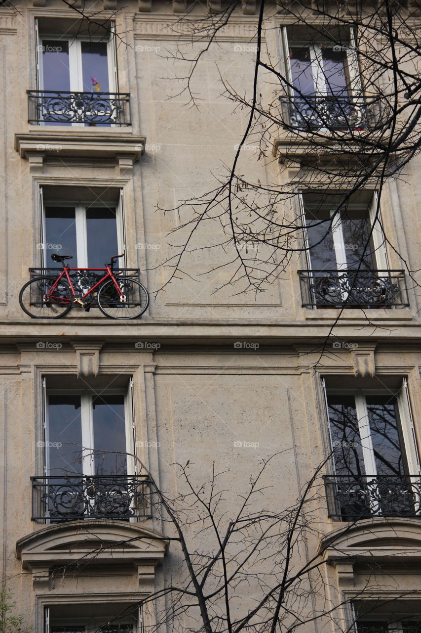 Bicycle at the wall