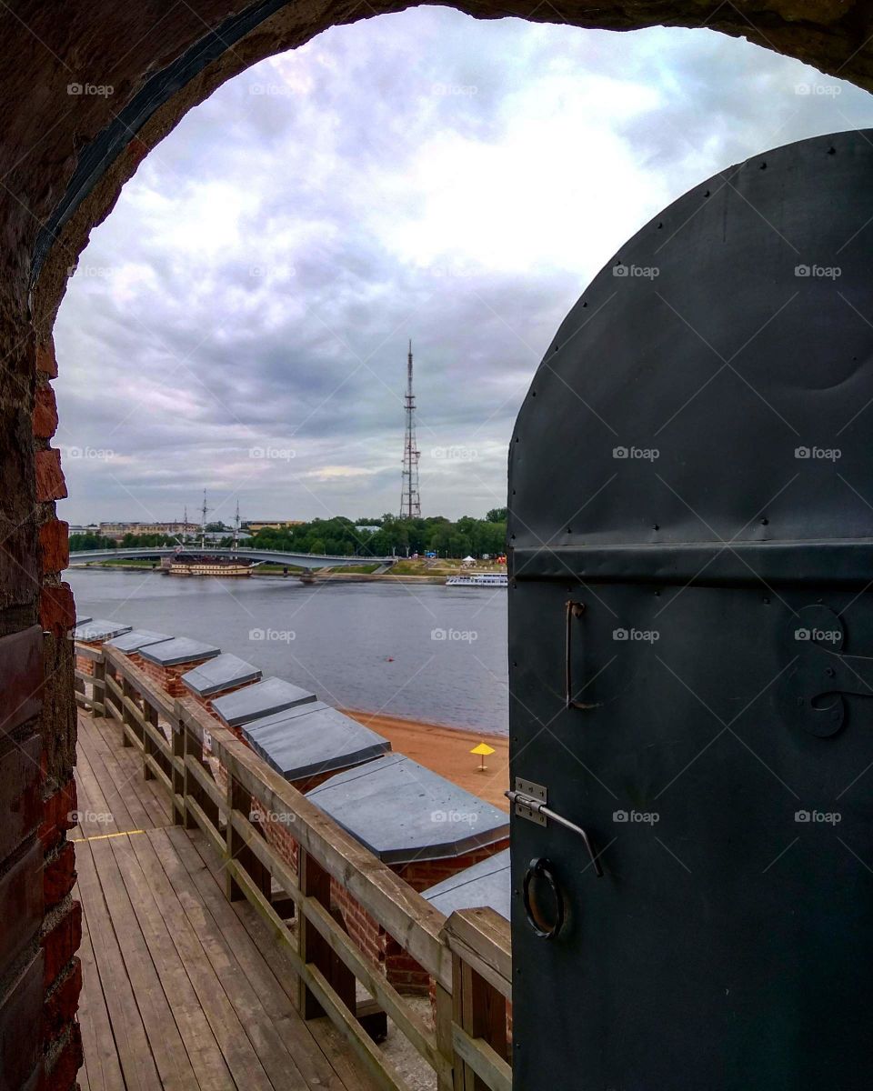 Великий Новгород. Вид на реку Волхов с кремлëвской стены.