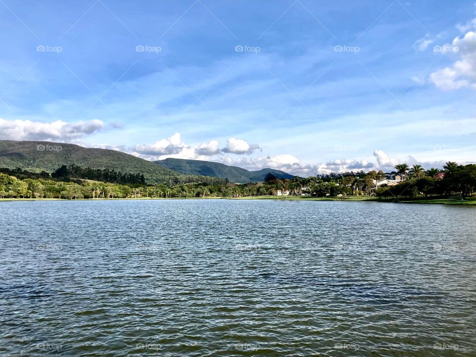 Vista da Serra do Japi, a partir do Bairro Medeiros, em Jundiaí. O “pulmão da Terra da Uva” é bonito demais!

Eu me encanto com tudo isso…