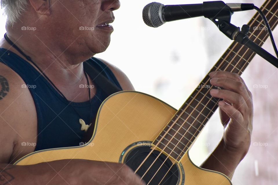 Live music, great guitarist at Wailoa Sampan Basin Harbor in Hilo Hawaii