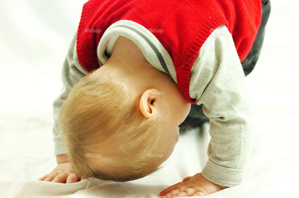 BABY BOY LEARNING TO CRAWL