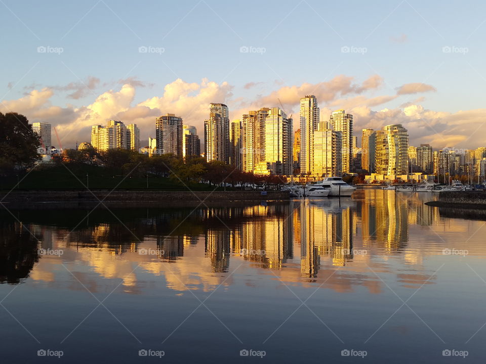 After a week of constant rain the sun came out just before heading off into the horizon. This evening was lit up by reflections on the buildings and displays of gold onto the water. another beautiful evening in Vancouver, Granville Island