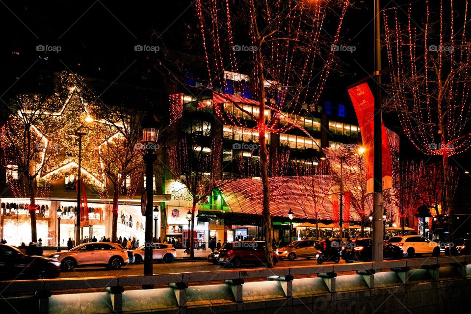 Champs-Élysées at night