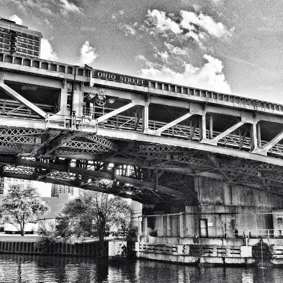 bridge black and white chicago by fustin