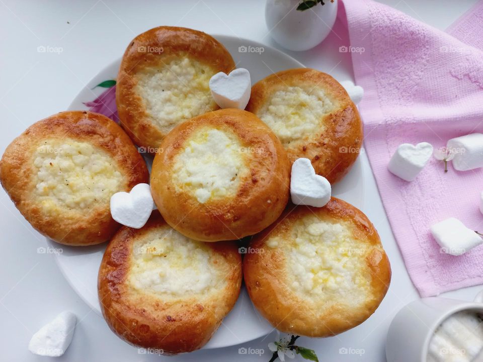 airy buns with cottage cheese, tender marshmallows and fragrant coffee!