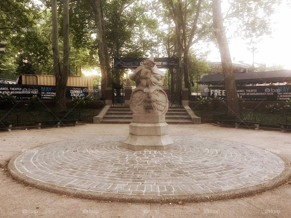 Mother Goose Sculpture, Central Park, New York City. Instagram,@PennyPeronto