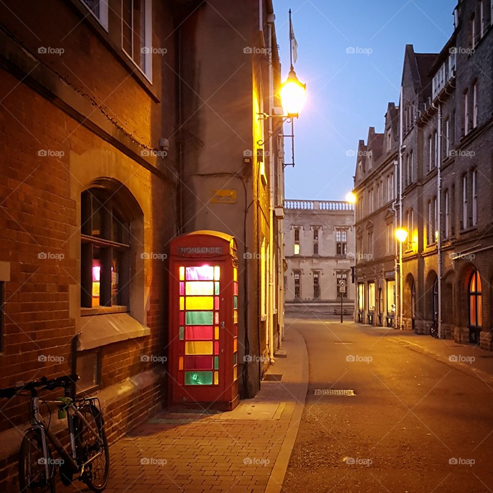 Colourful phonebooth in an Oxford back street