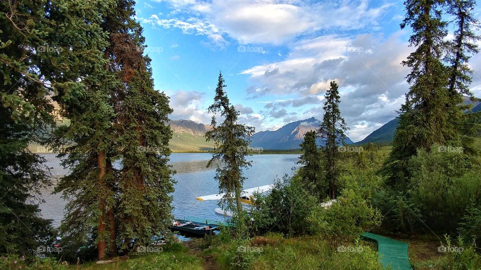 A piece of paradise nestled in the wilderness of Alaska lays this beautiful lake.