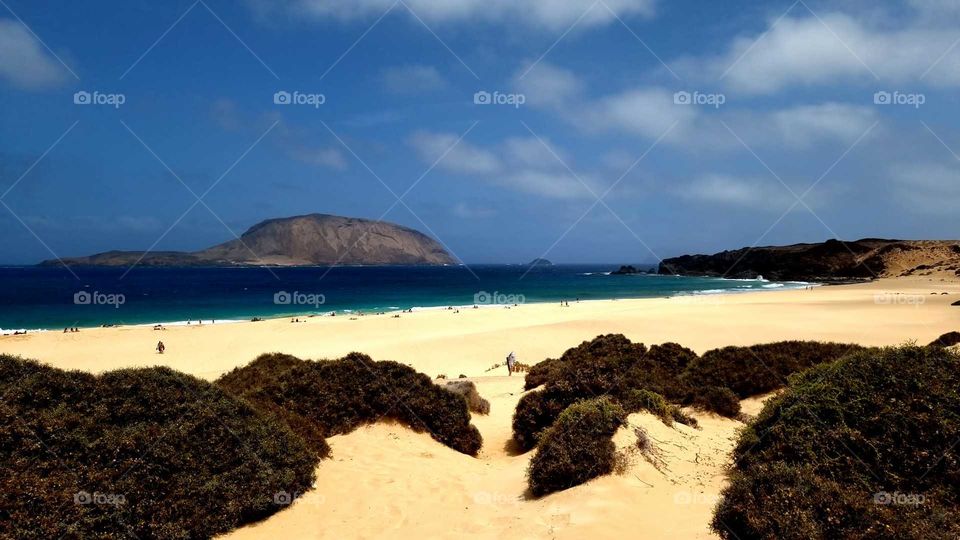 Playa paradisíaca de la isla de La Graciosa en las islas Canarias.