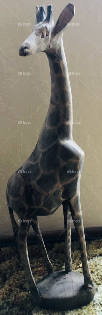 Giraffe statue 