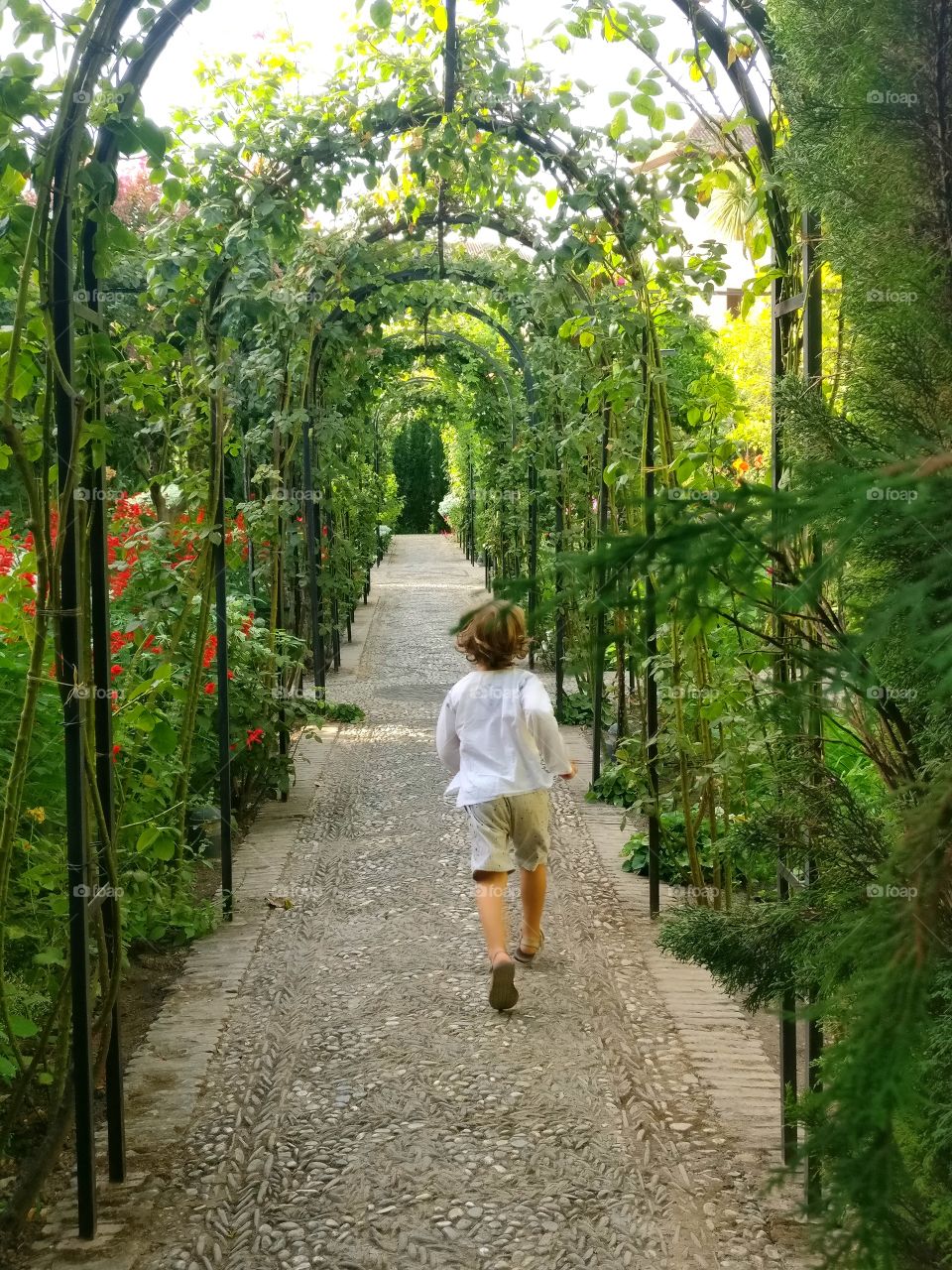Kid running, Granada, L'Alhambra, Spain
