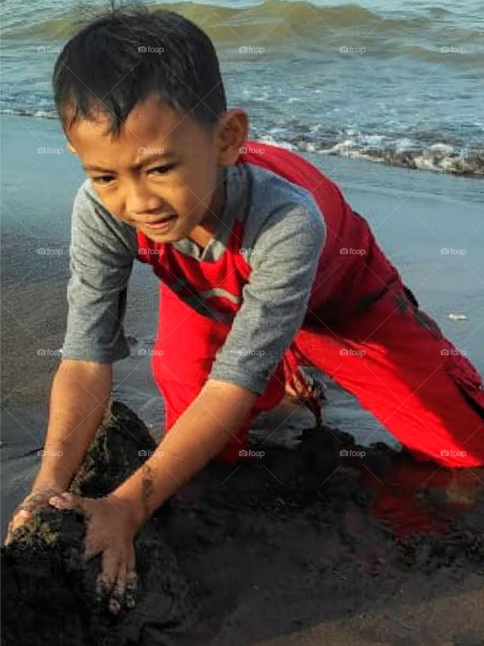 leisure , playing at the beach, happy, original face