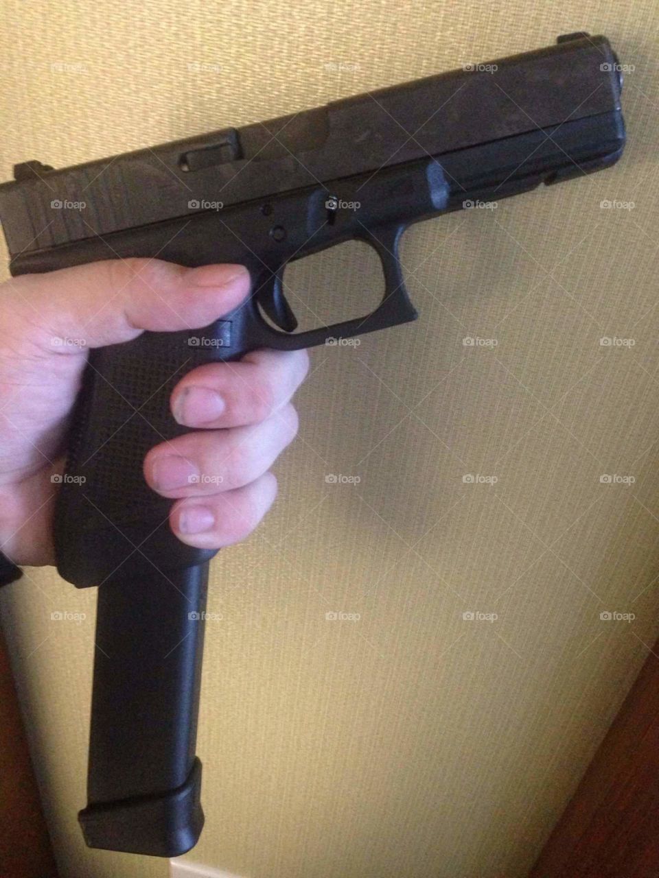 Glock 17 w/ 30 rd extendo