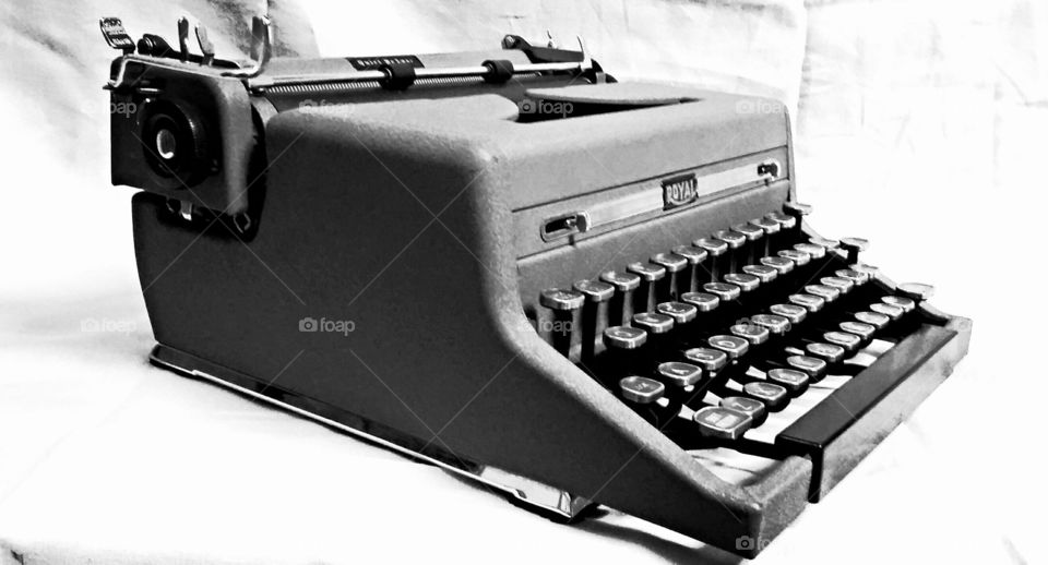 Royal Quiet De Luxe Typewriter