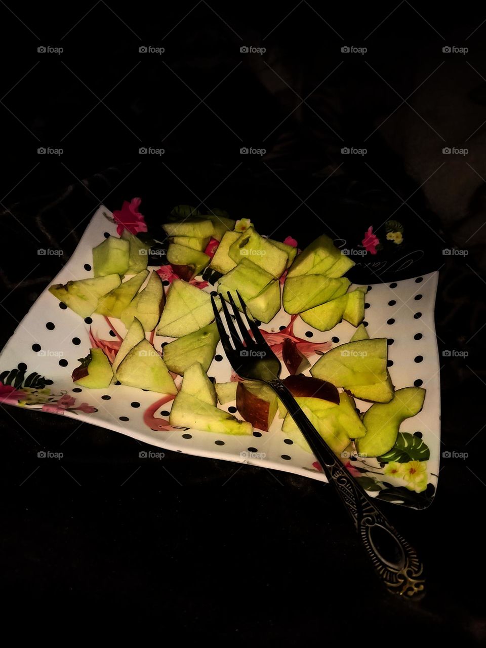 eat apple in the night 😋 delicious