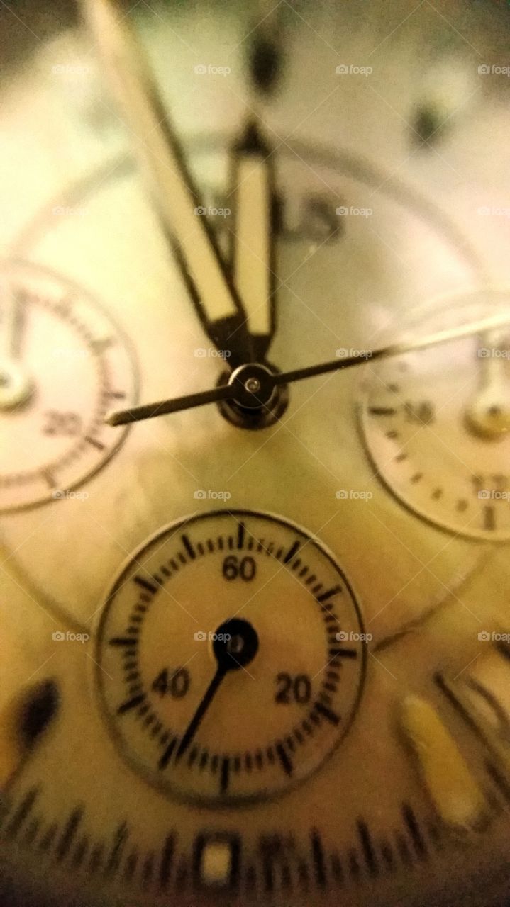 The face of time. monitoring time