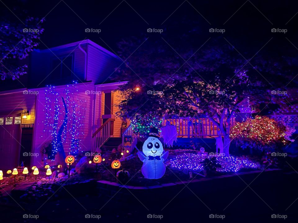 Night glowing Halloween house decorations 