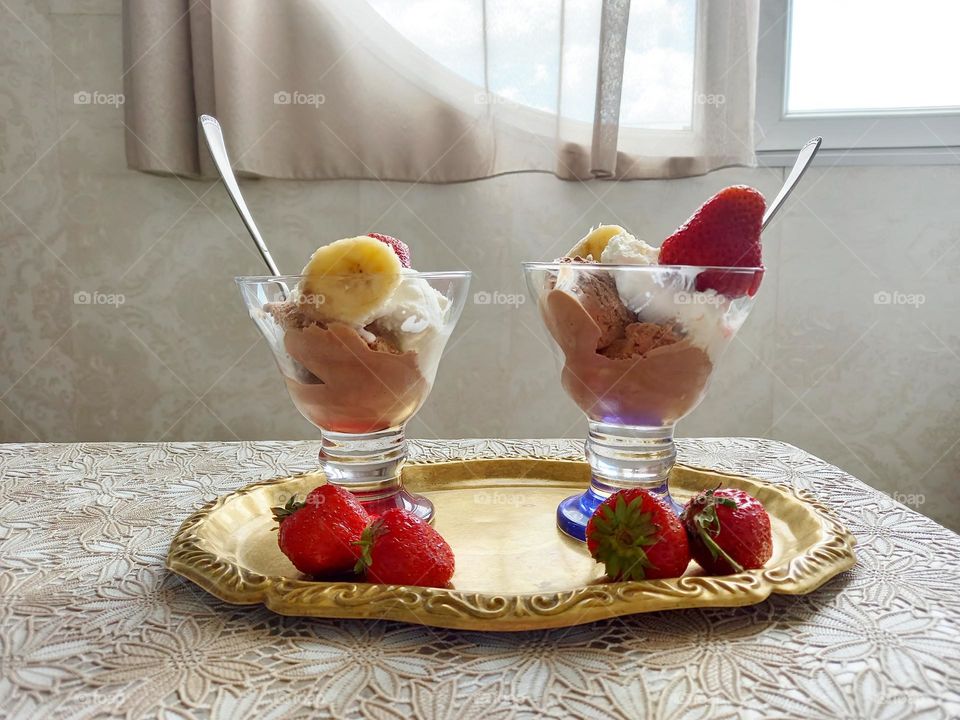 Ice cream with strawberries