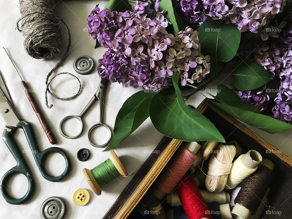 Bright and colorful boost sewing kit 