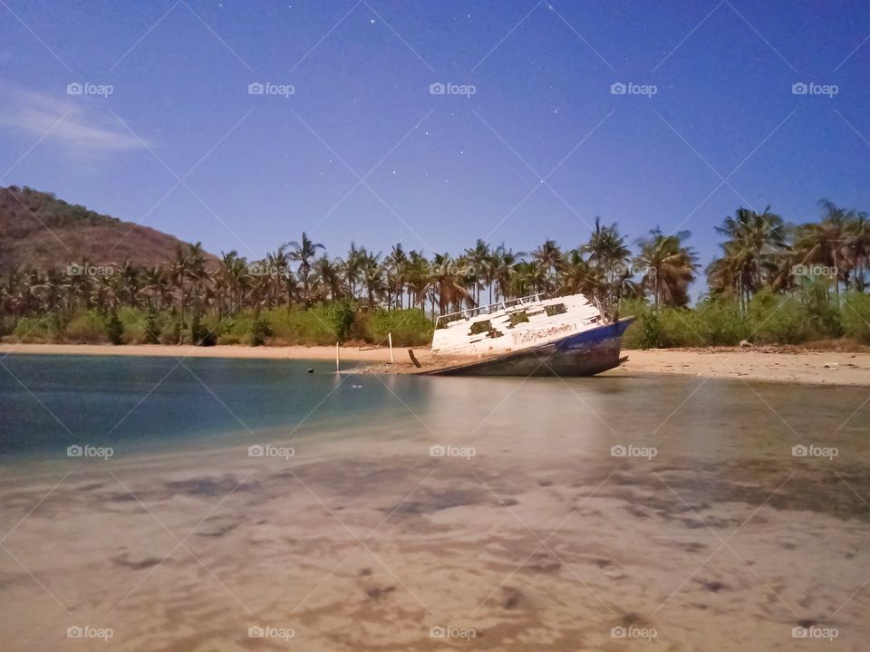 The Broken Ship
Kapal Karam