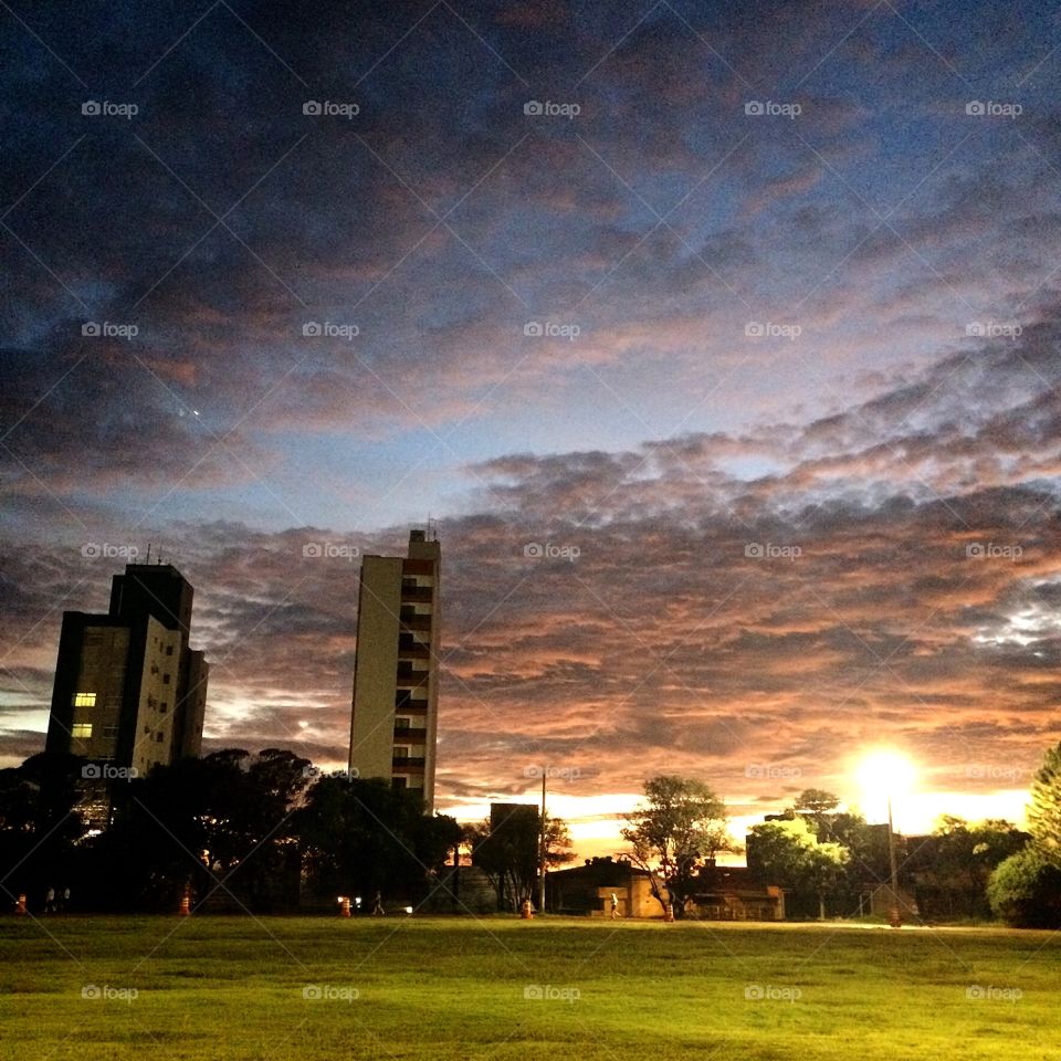 🇺🇸 How to explain this landscape? Night and day? Day or night? No matter, what counts is beauty! 🇧🇷 Como explicar essa paisagem? Noite e dia? Dia ou noite? Não importa, o que vale é a beleza!