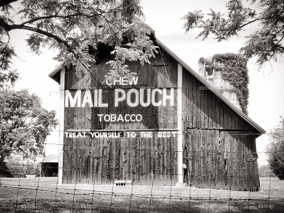 Mail pouch barn