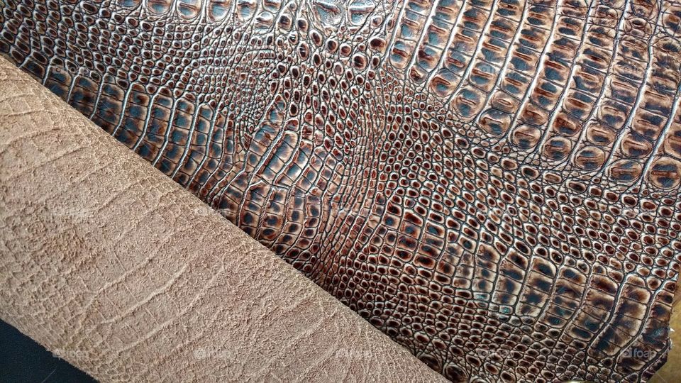 Uma legítima manta de couro bovino prensada, personalizada para confecção de calçados.