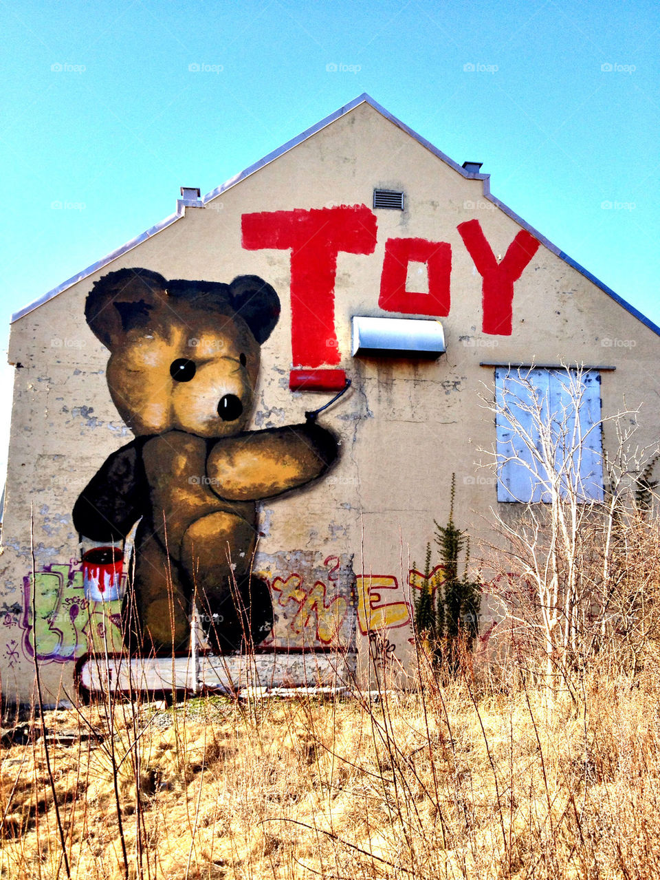 norway graffiti toy streetart by itr33