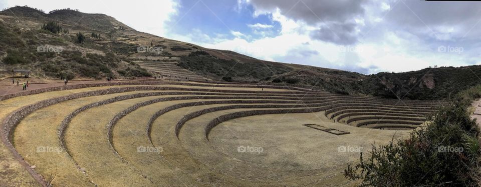 Moray é um sítio arqueológico no Peru, aproximadamente 50 km a noroeste de Cuzco, em um planalto a cerca de 3.500 metros e a oeste da vila de Maras.