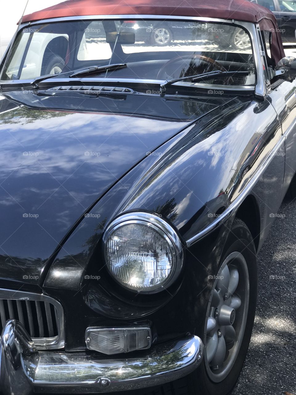 .odnalrO ni detacol tneduts FCU nA .asleS yb kcilC Follow me @Selsa.Notes, Selsa.Clicks, or Selsa. This an antique which was manufactured between 1955 - 1962. This is a black convertible MG with red leather interior.