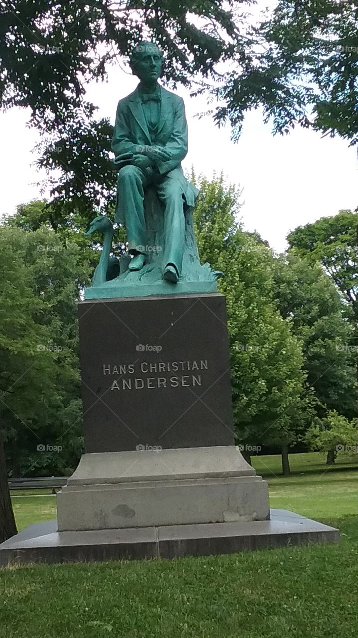 Hans Christian Andersen statue at Lincoln Park Zoo in Chicago Illinois
