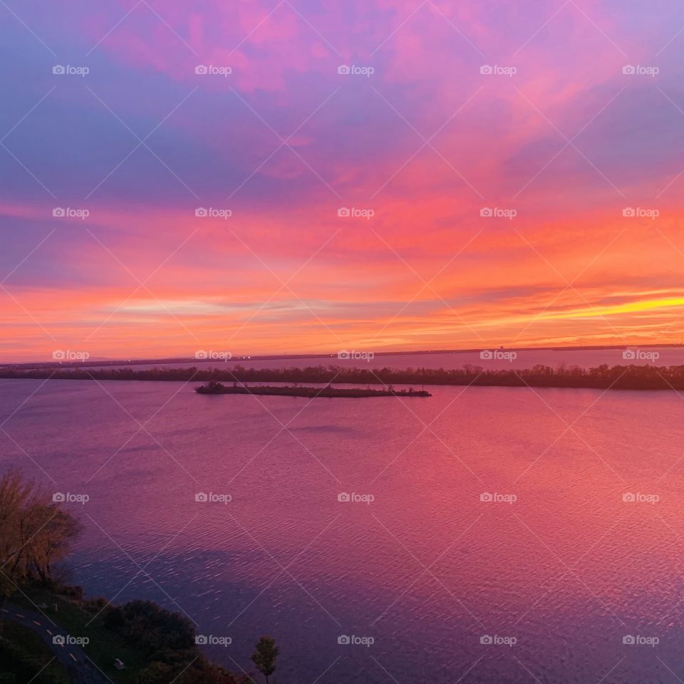 Colorful sunset on the St.Lawrence river, Quebec, Canada 🍁