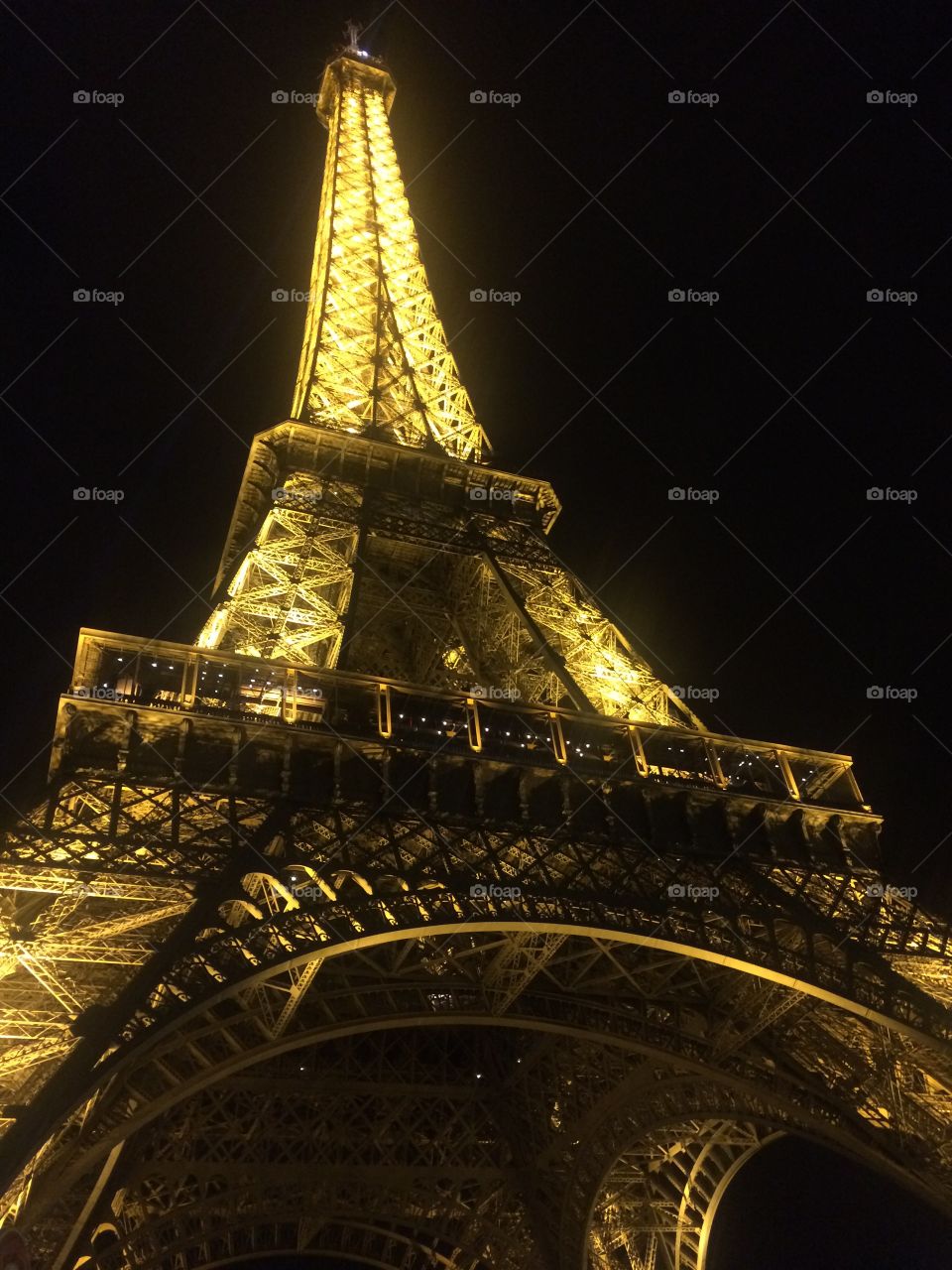 Frankreich paris Stadt der Liebe gutes Essen Eiffelturm hell erleuchtet abends 